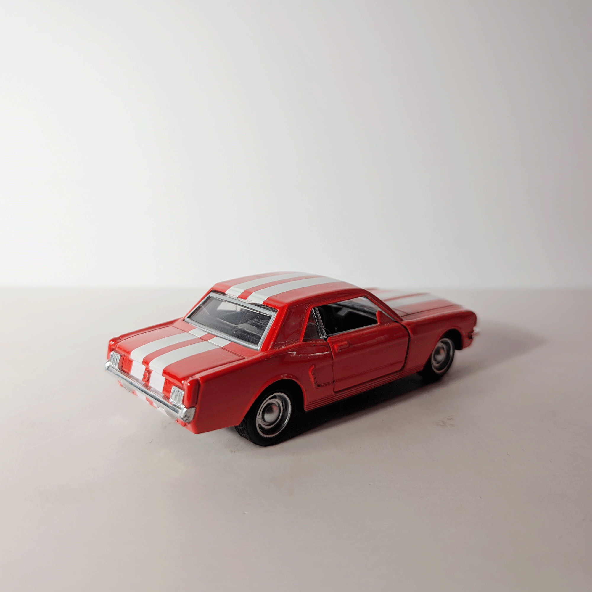 1:36 Retro Mustng Red