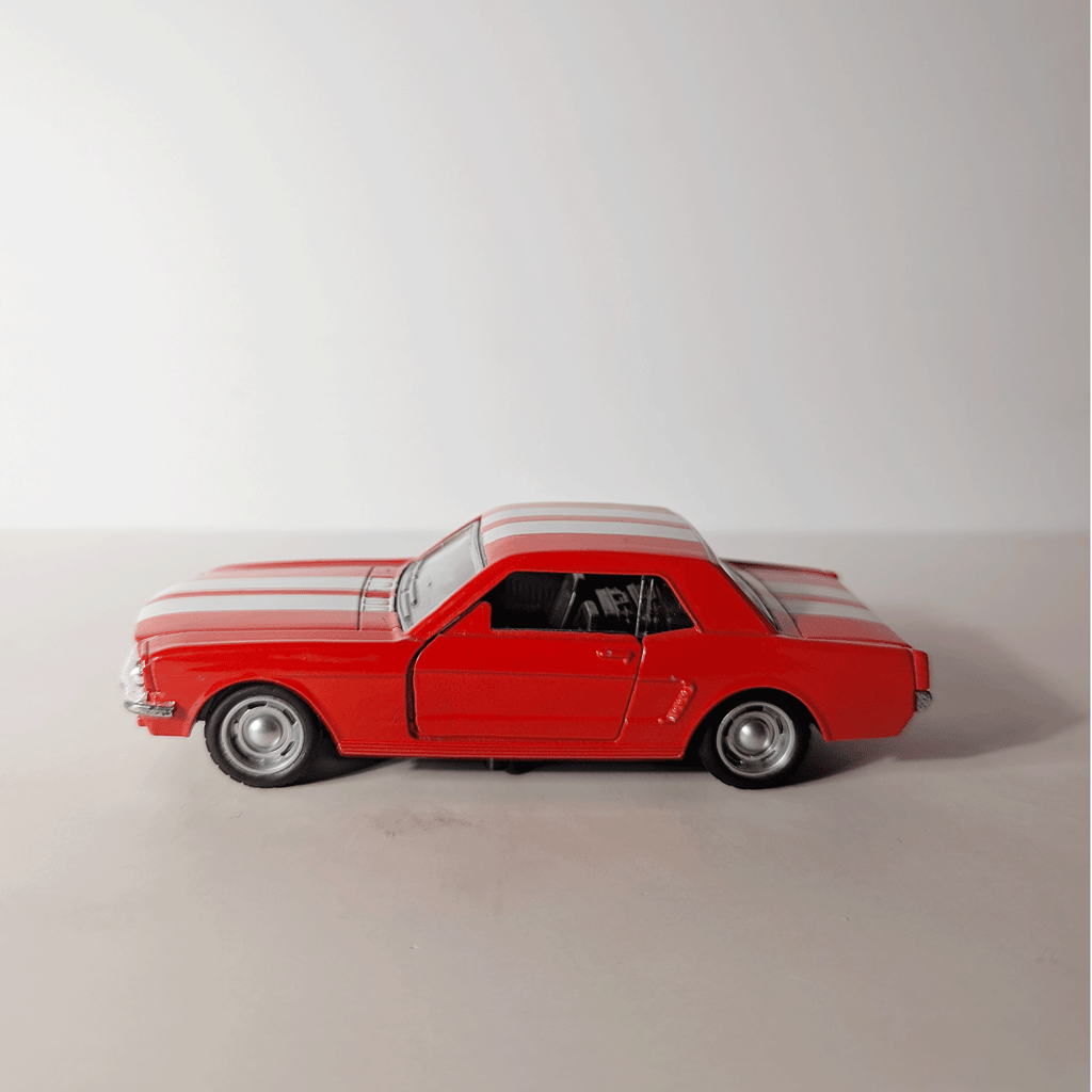 1:36 Retro Mustng Red
