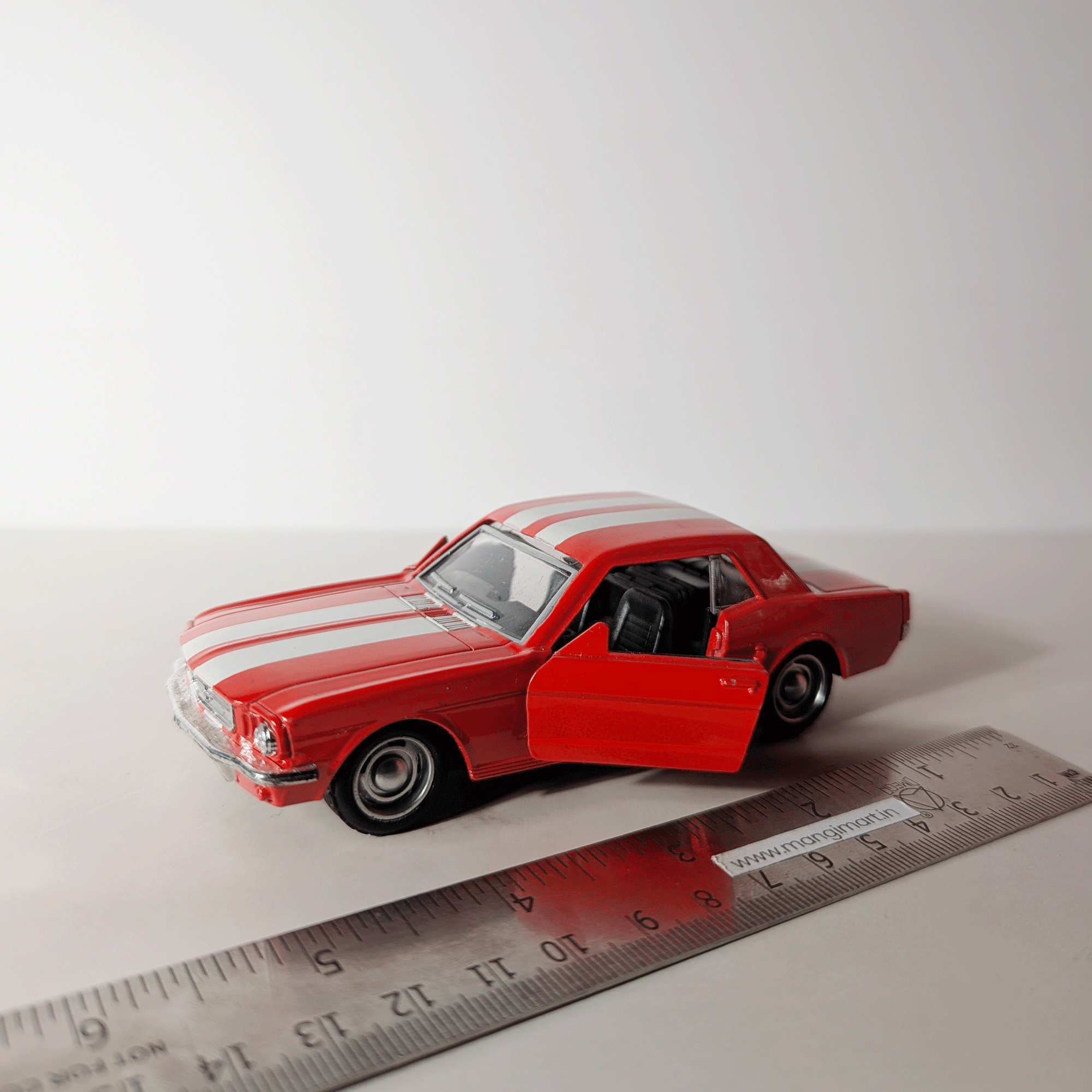 1:36 Retro Mustng Red