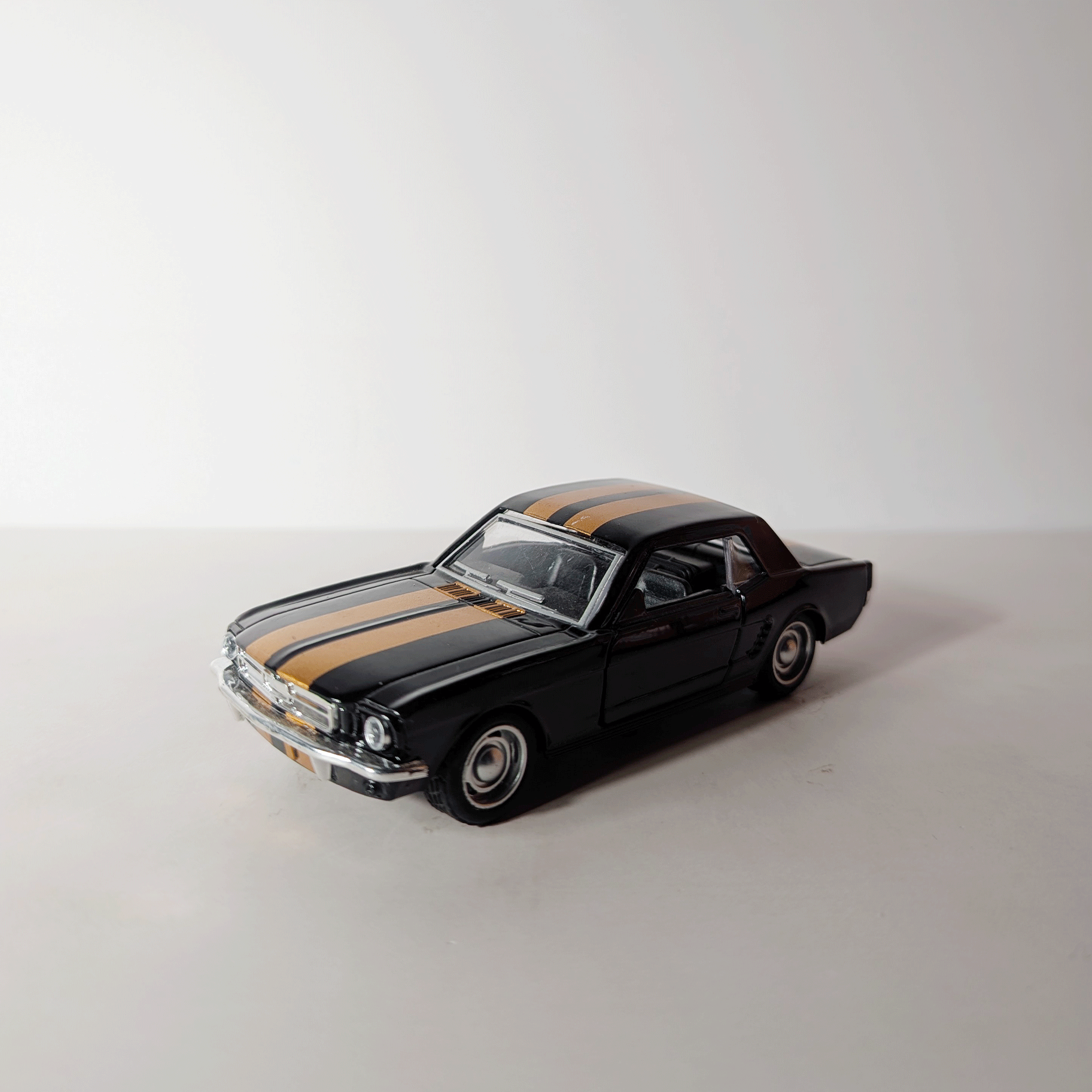 1:36 Retro Mustng Black
