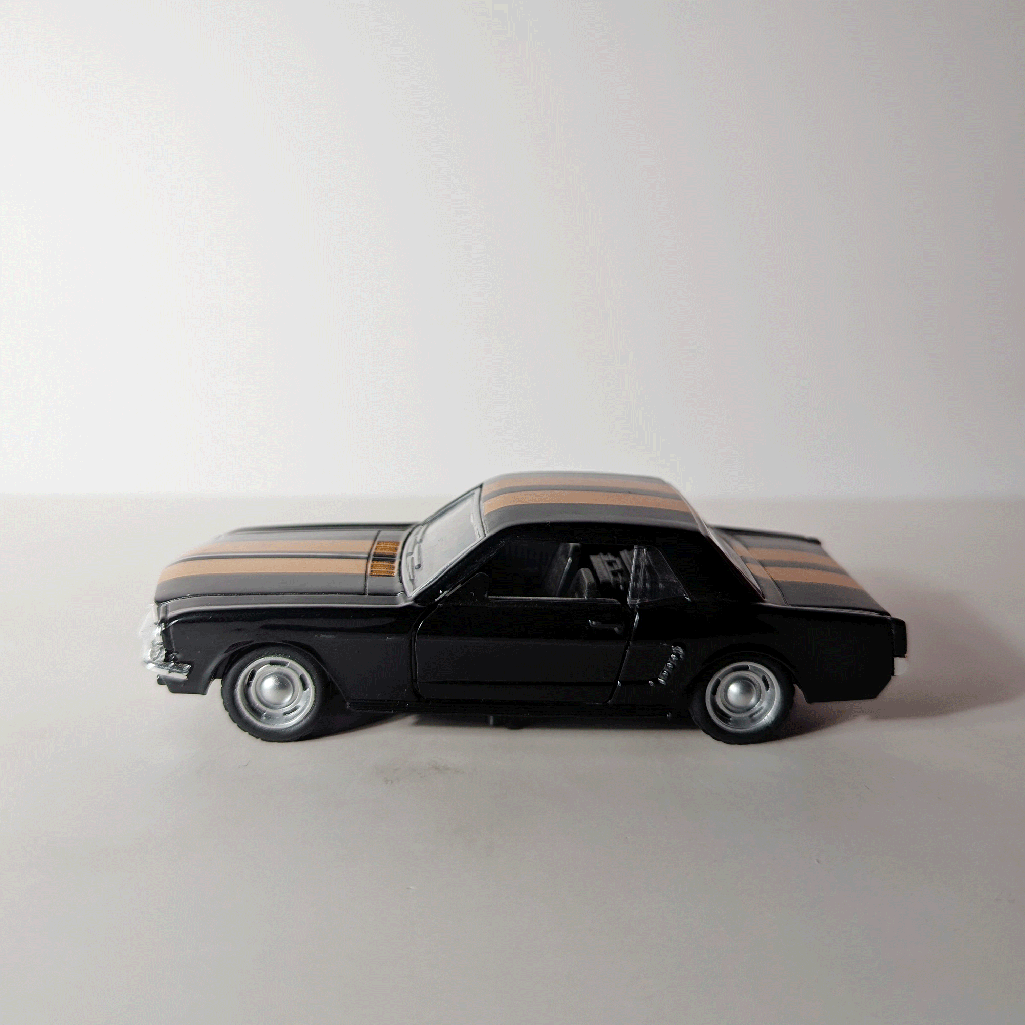 1:36 Retro Mustng Black