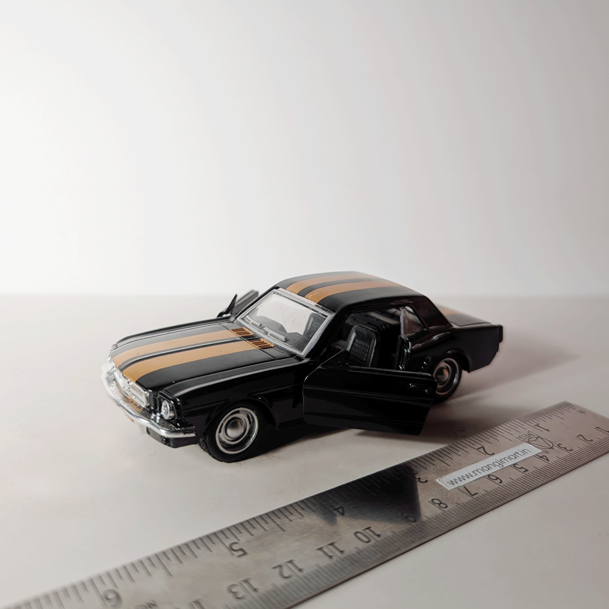 1:36 Retro Mustng Black