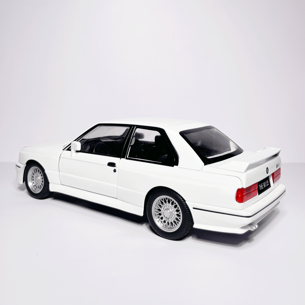 1:24 BMW M3 E30 White