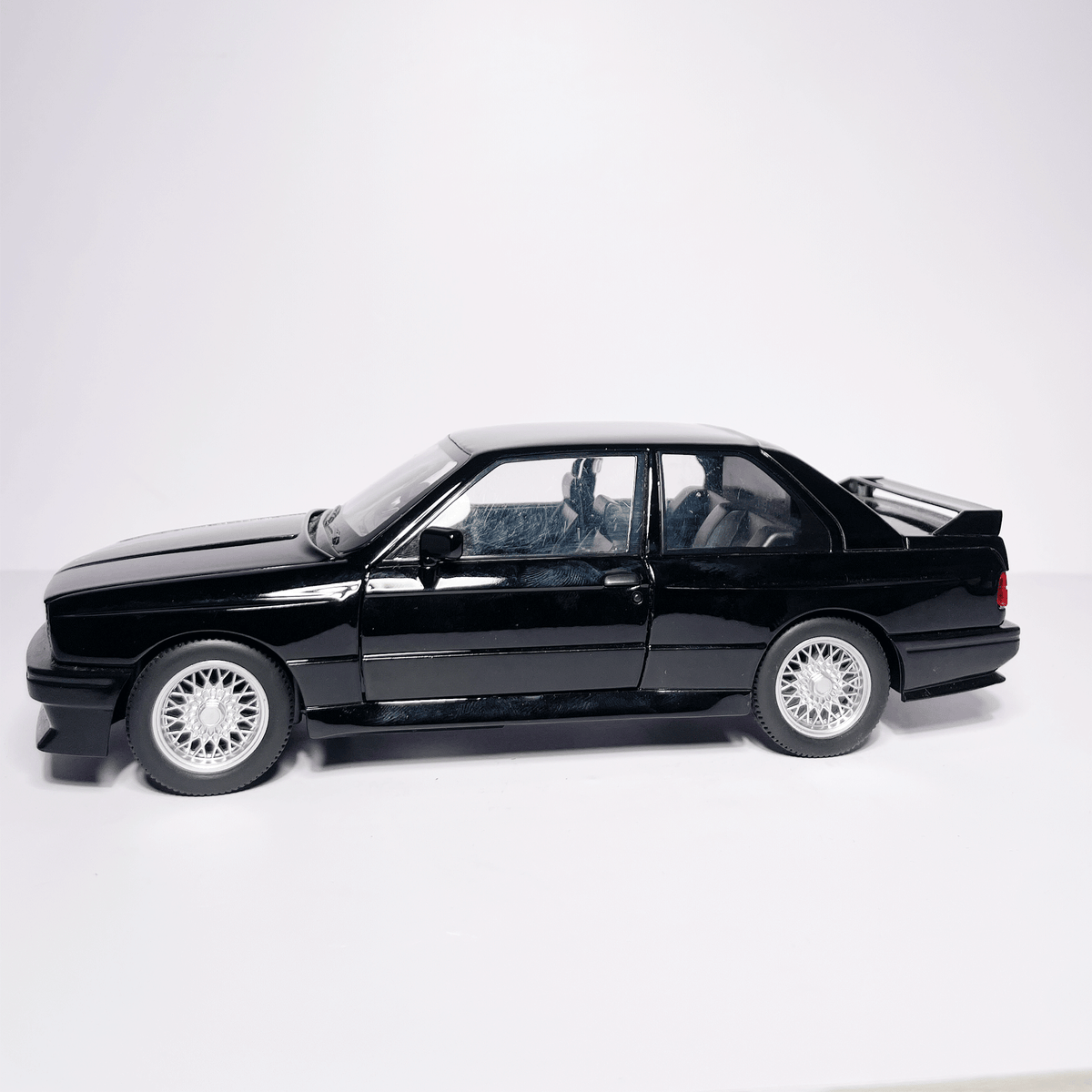 1:24 BMW M3 E30 Black