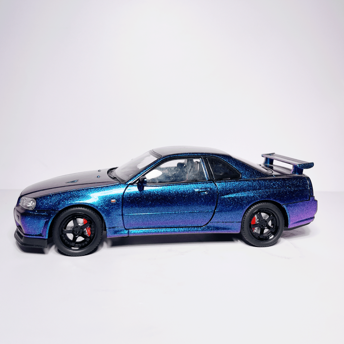 1:24 Nissan GTR R34 Skyline color-shift