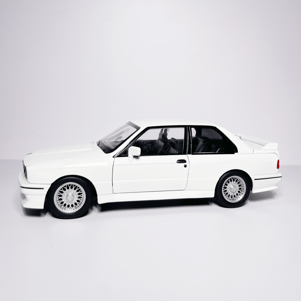 1:24 BMW M3 E30 White