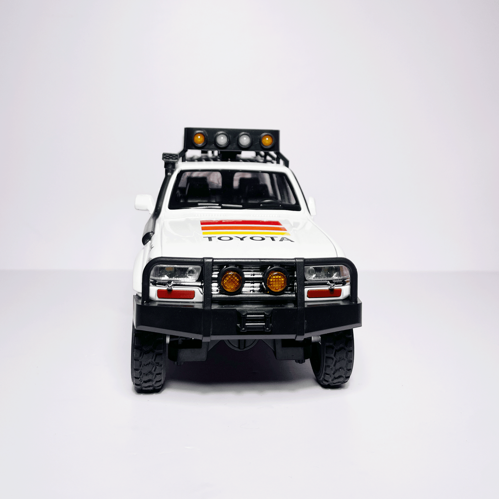 1:24 Toyota Land Cruiser White