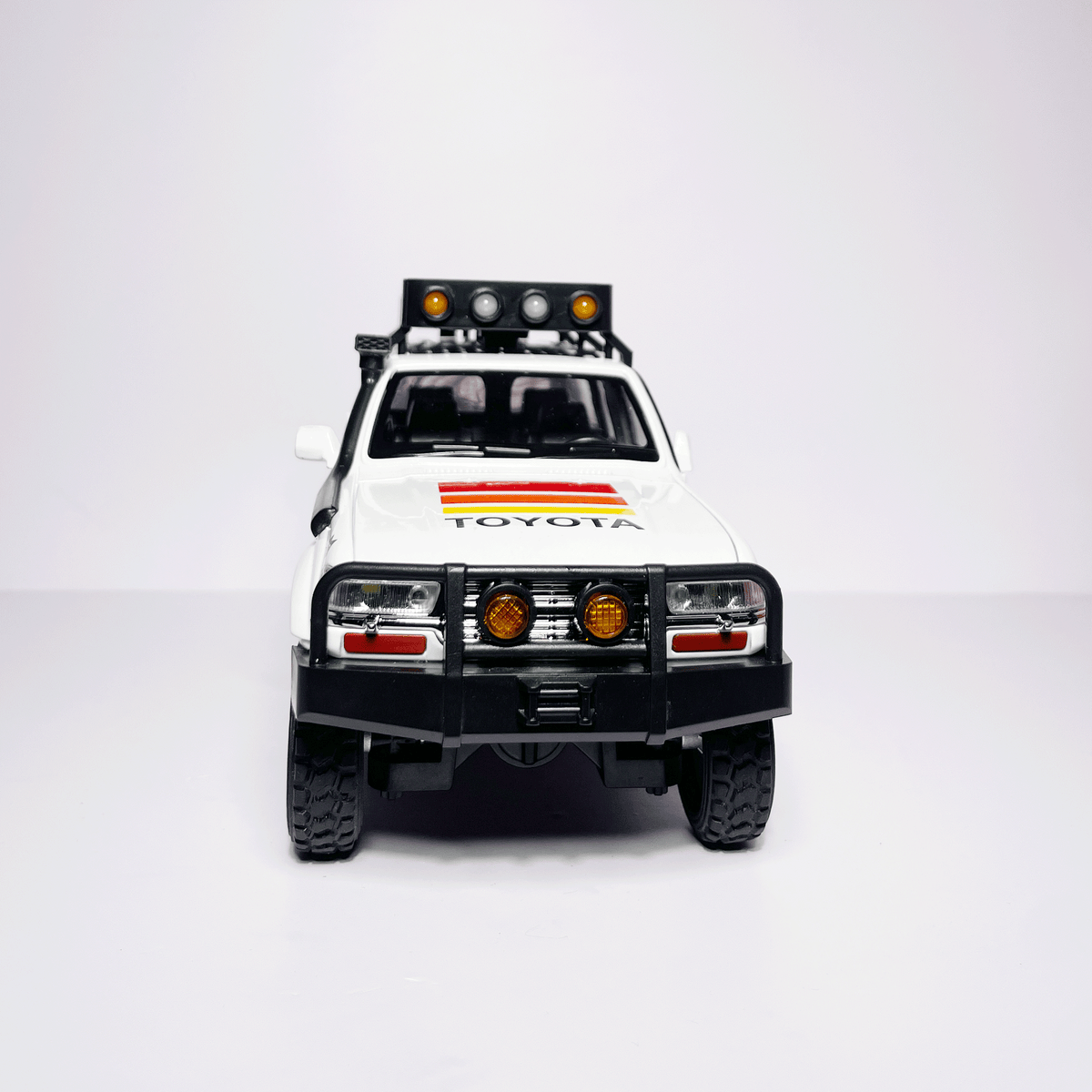 1:24 Toyota Land Cruiser White