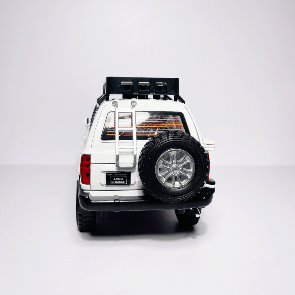 1:24 Toyota Land Cruiser White