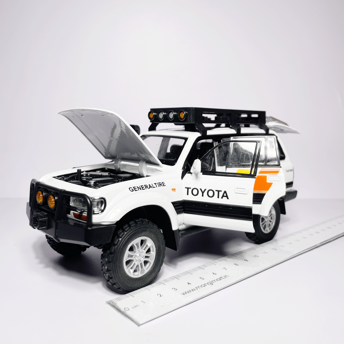 1:24 Toyota Land Cruiser White