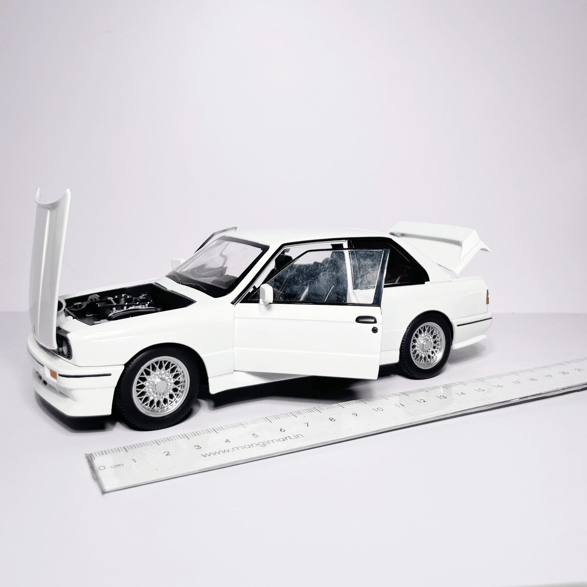 1:24 BMW M3 E30 White