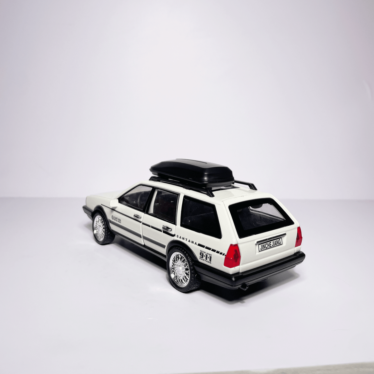 1:32 VW Santana Off white