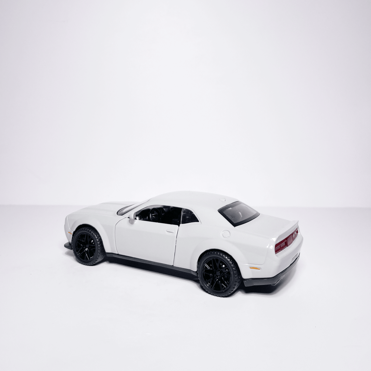 1:32 Dodge Grey