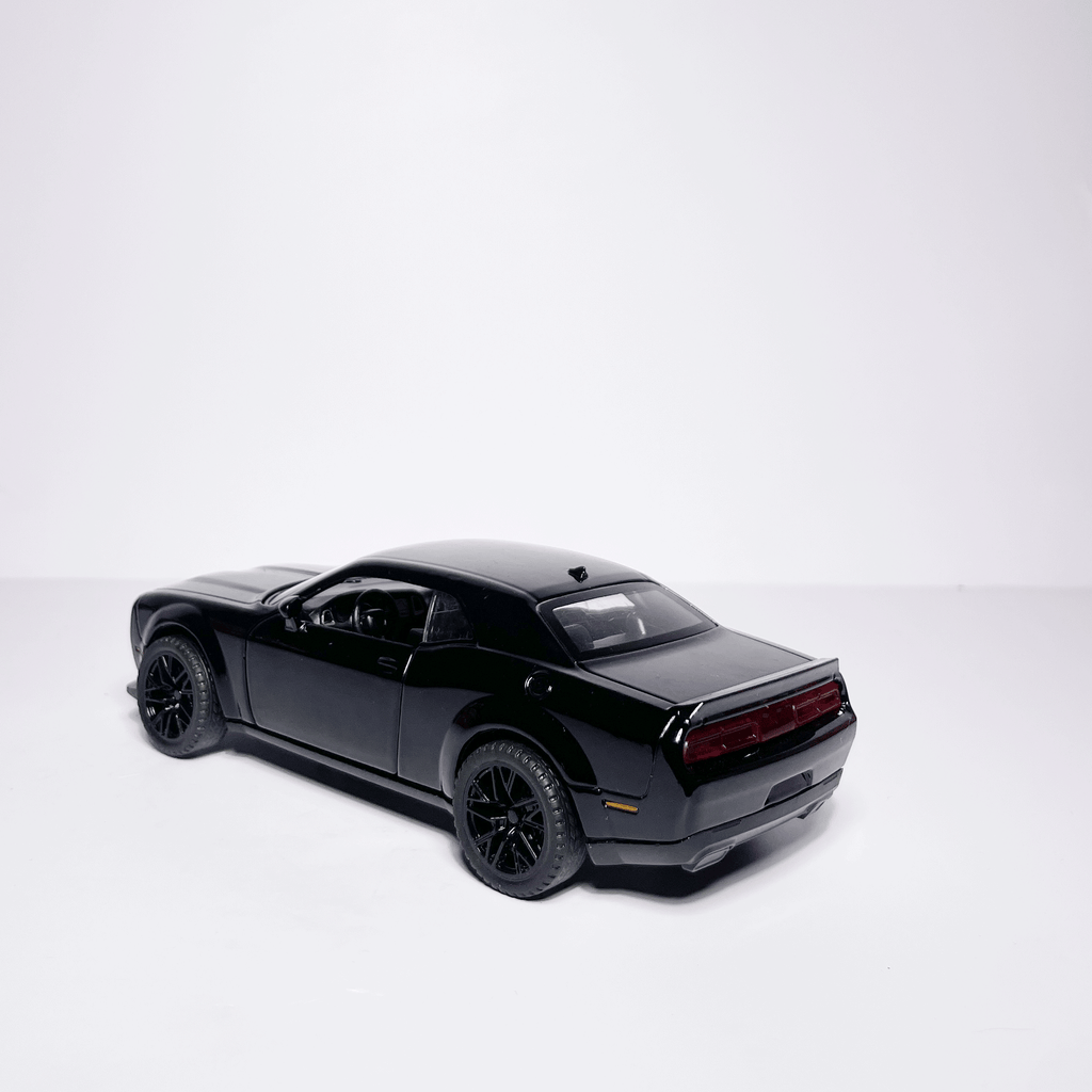 1:32 Dodge Black