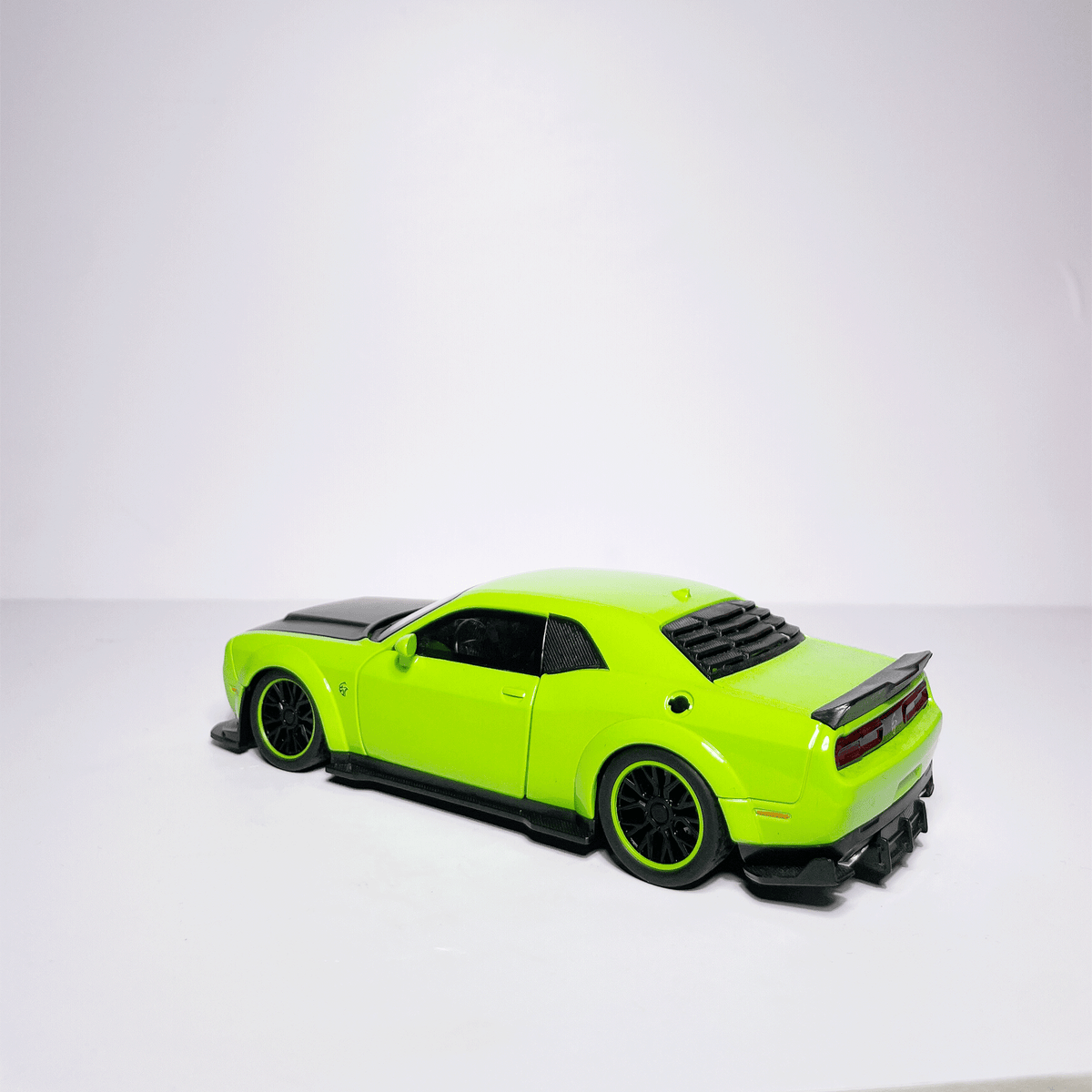 1:32 Dodge Green