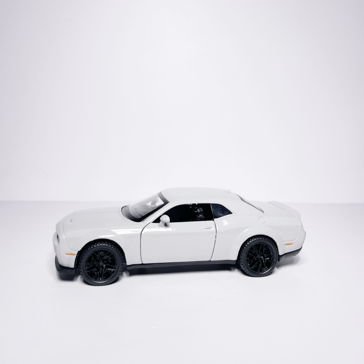 1:32 Dodge Grey