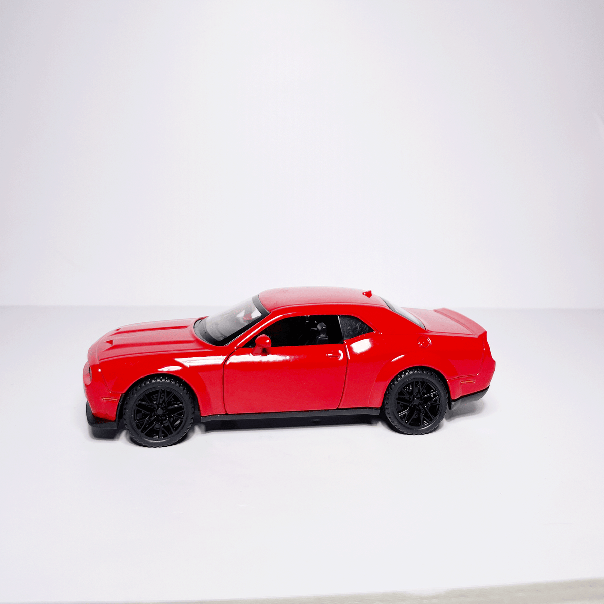 1:32 Dodge Red