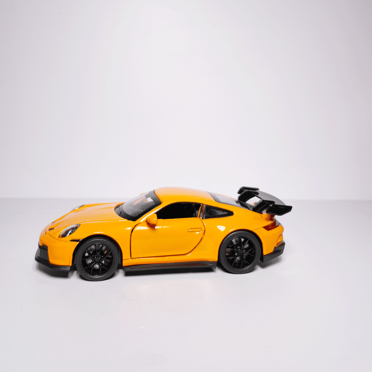 1:32 Porche Orange