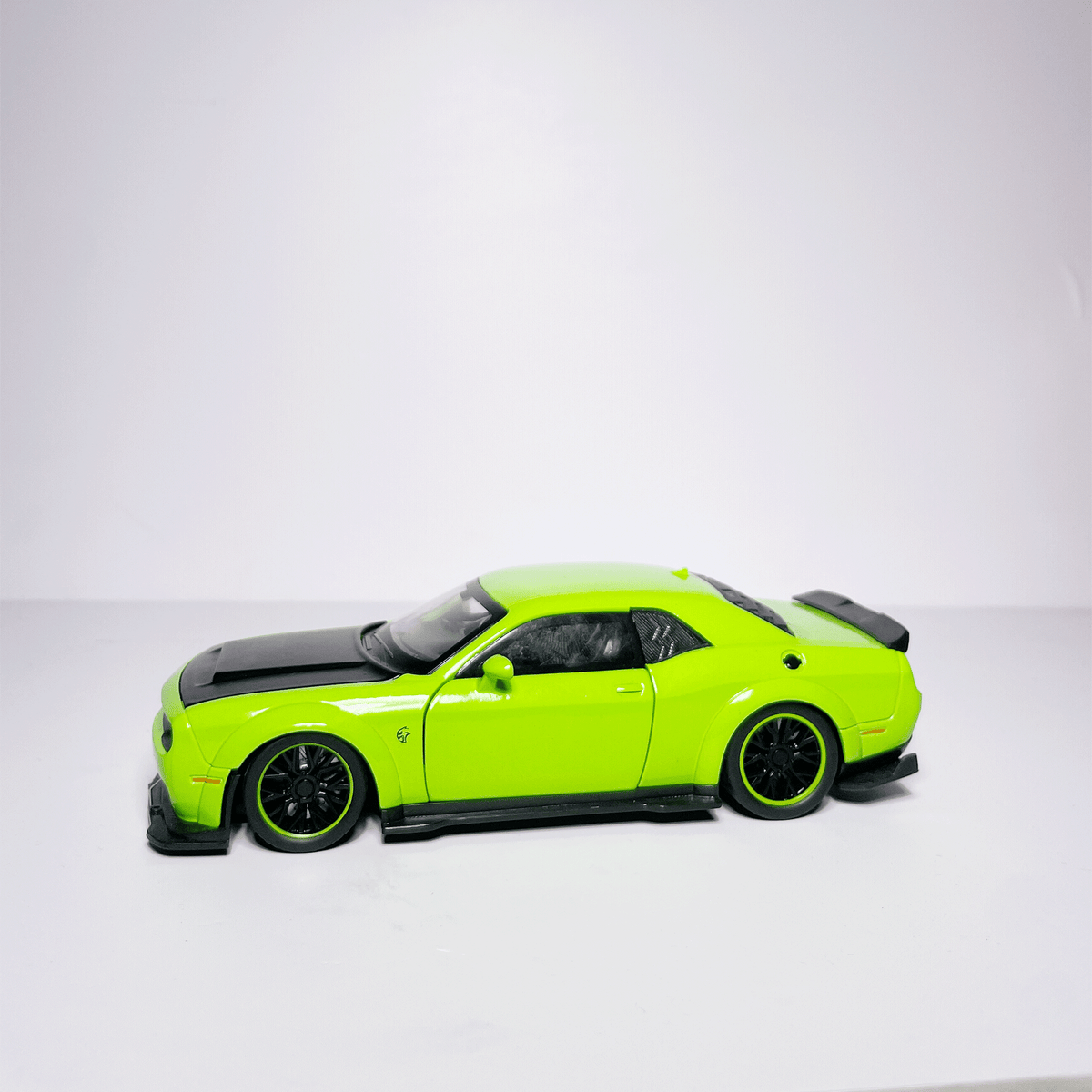 1:32 Dodge Green