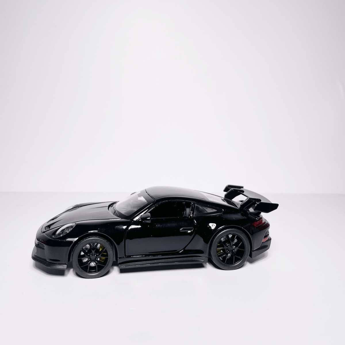 1:32 Porche Black