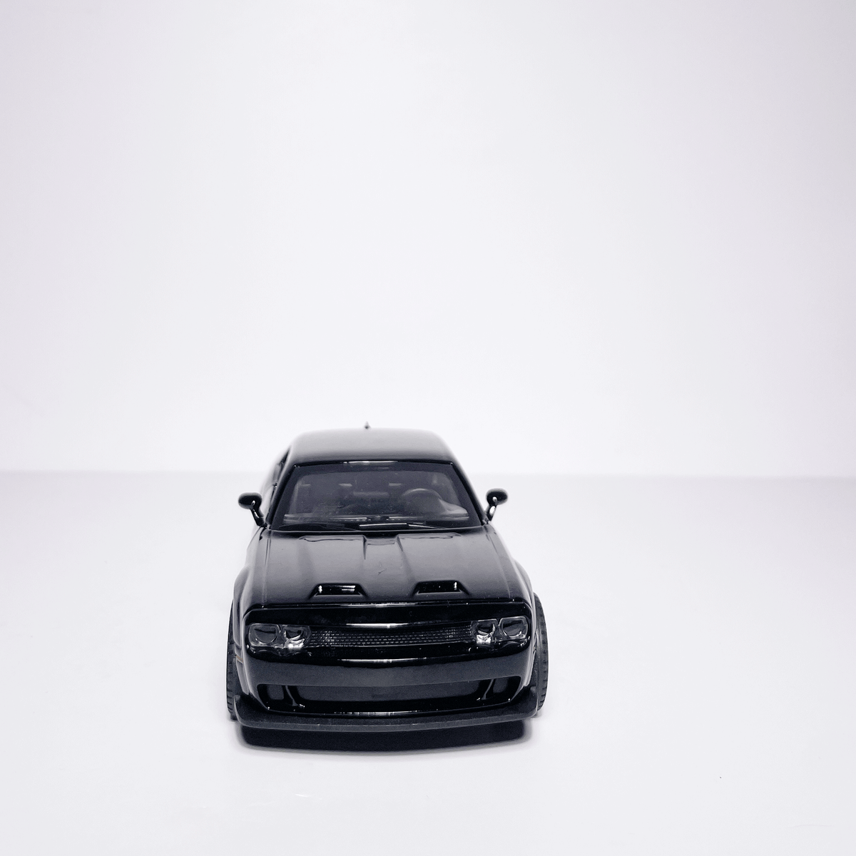 1:32 Dodge Black