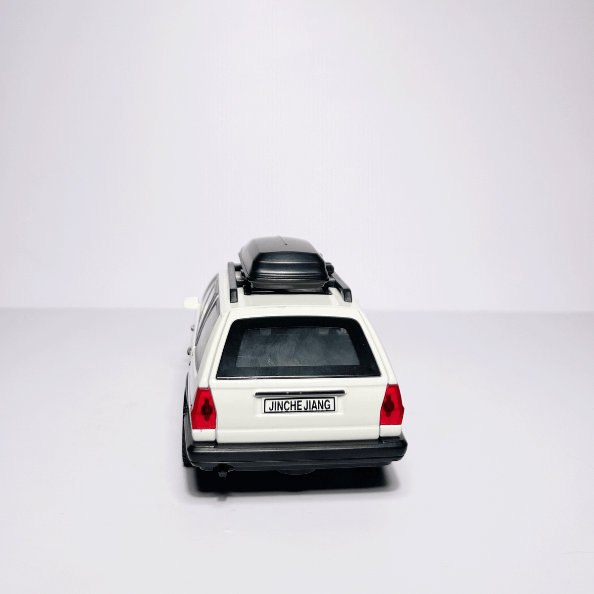 1:32 VW Santana Off white