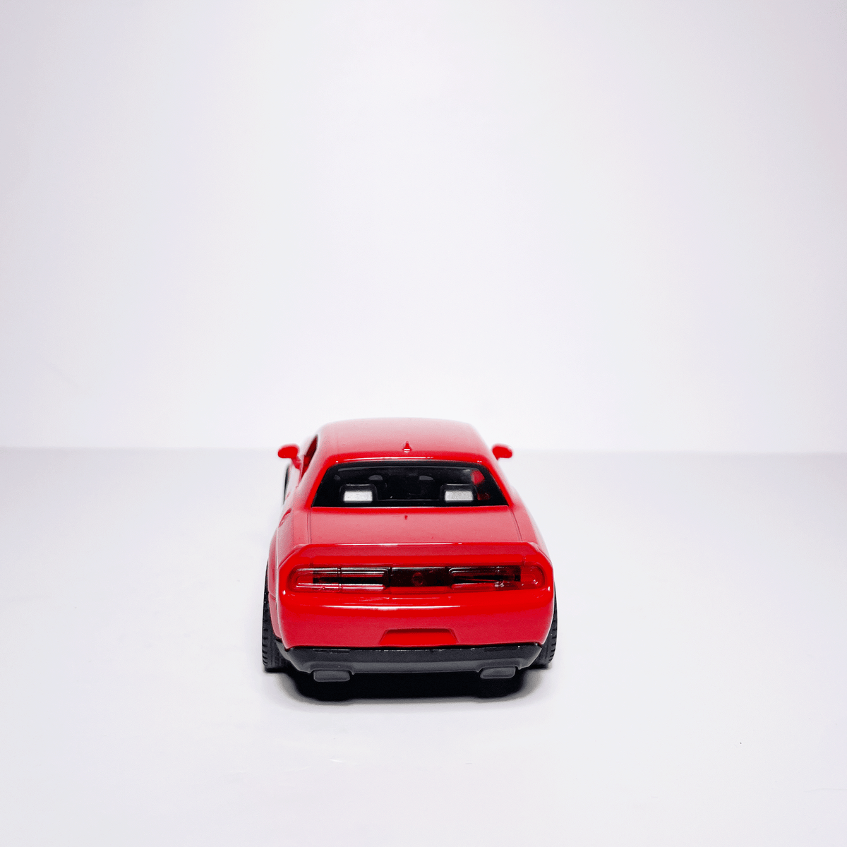 1:32 Dodge Red
