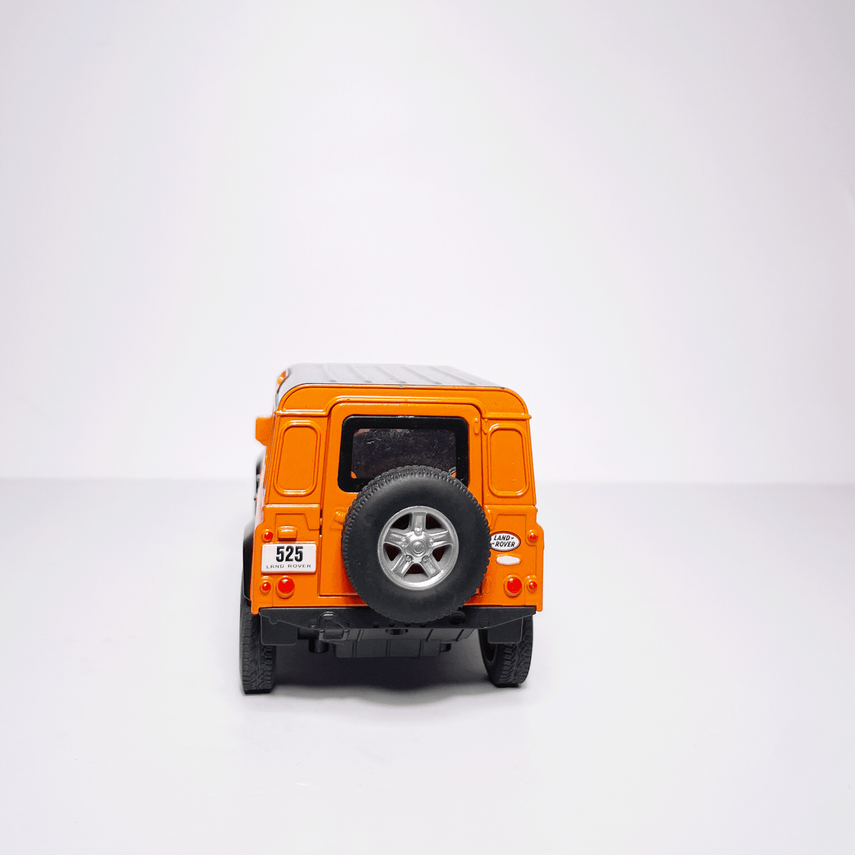 1:32 Vintage Defender Orange