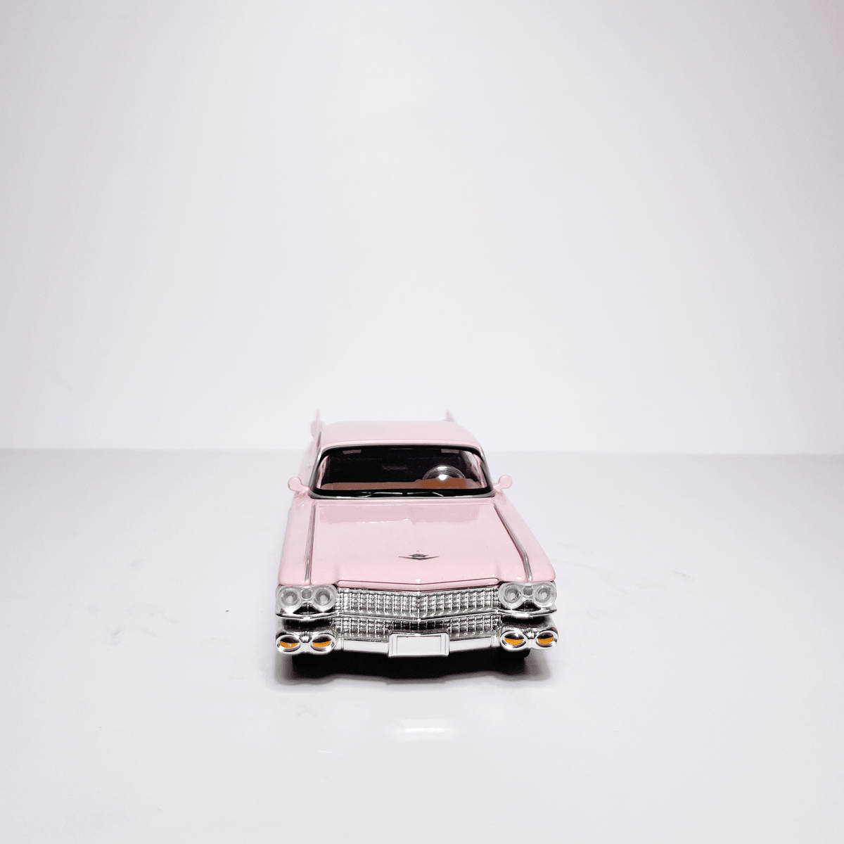 1:32 Vintage Cadilac Pink
