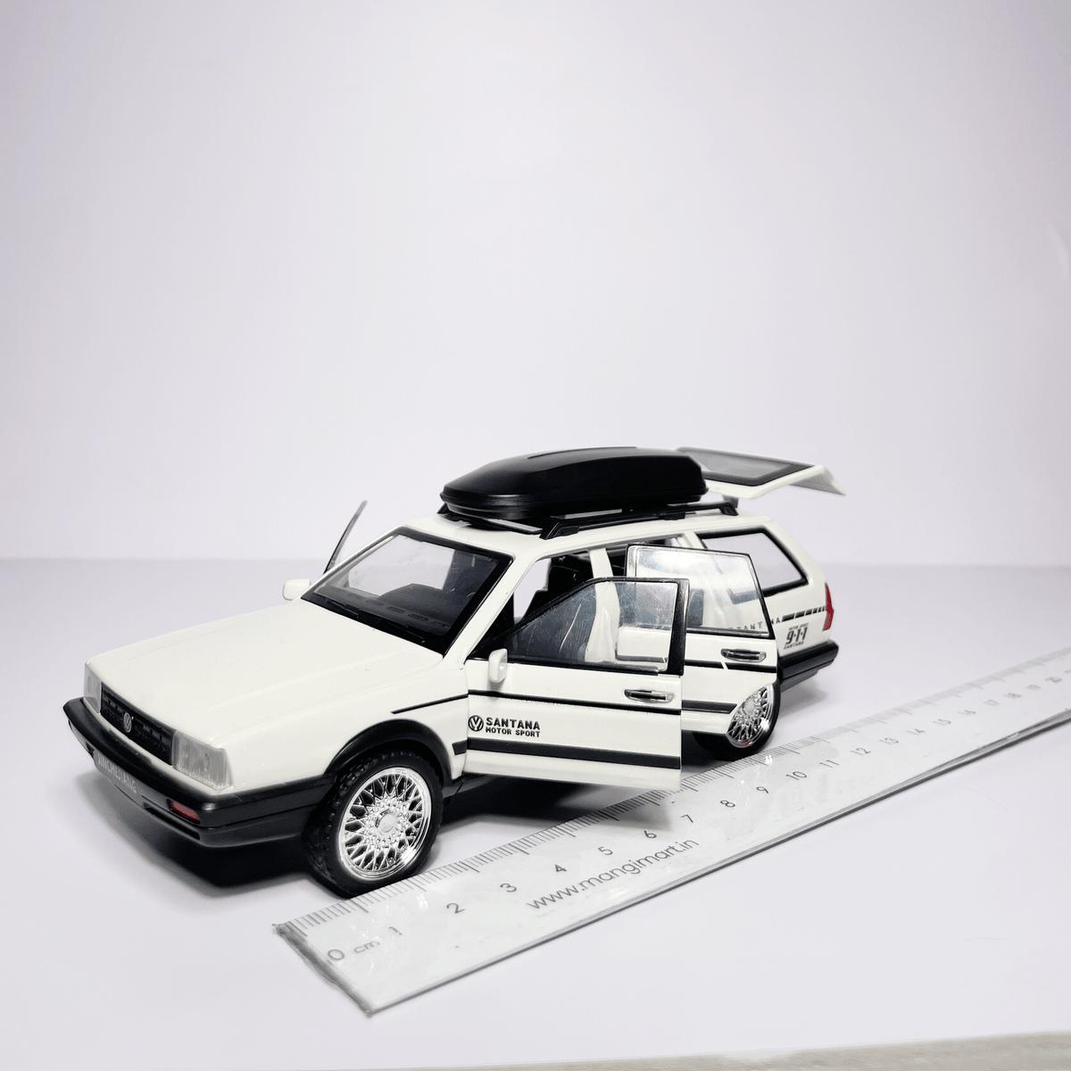 1:32 VW Santana Off white