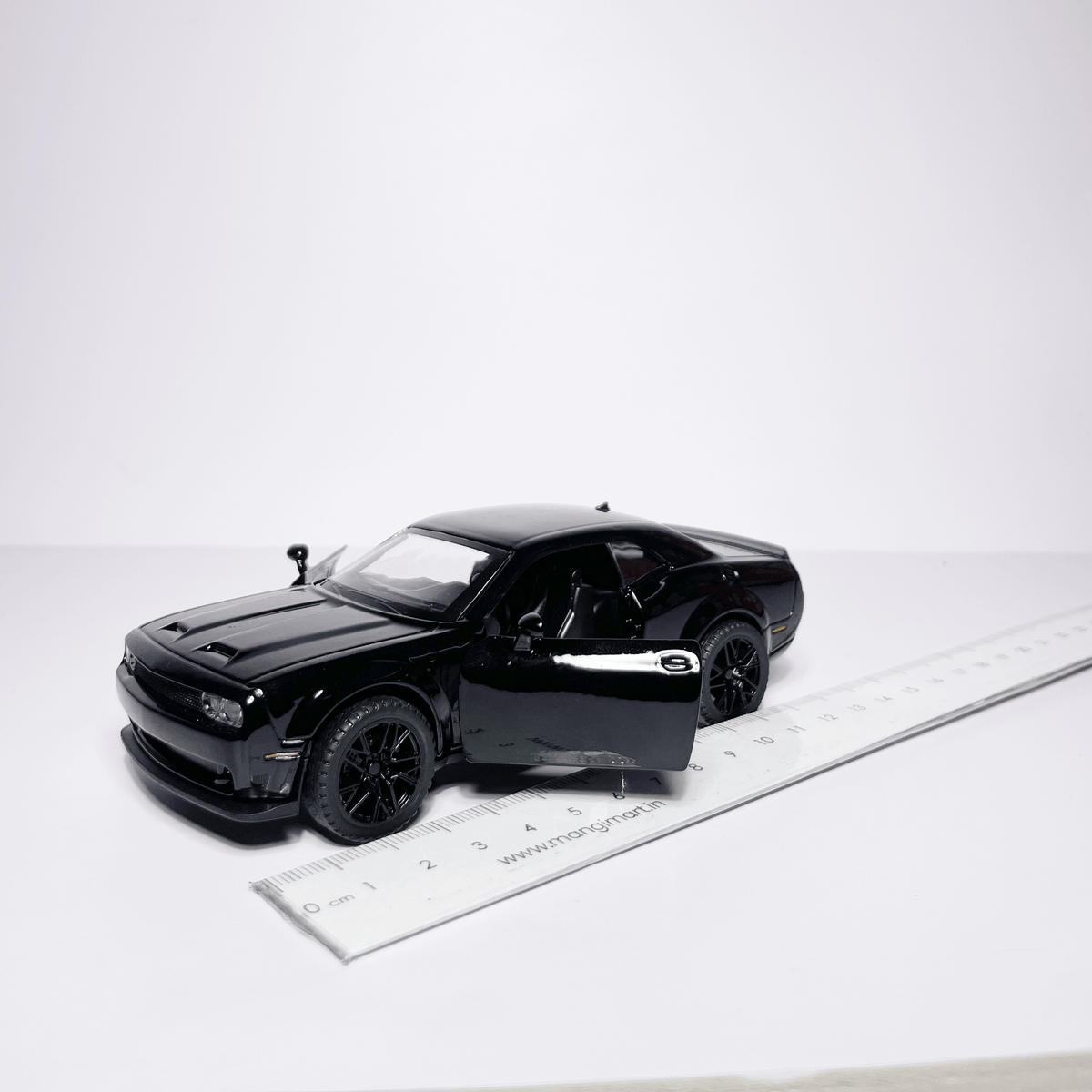 1:32 Dodge Black
