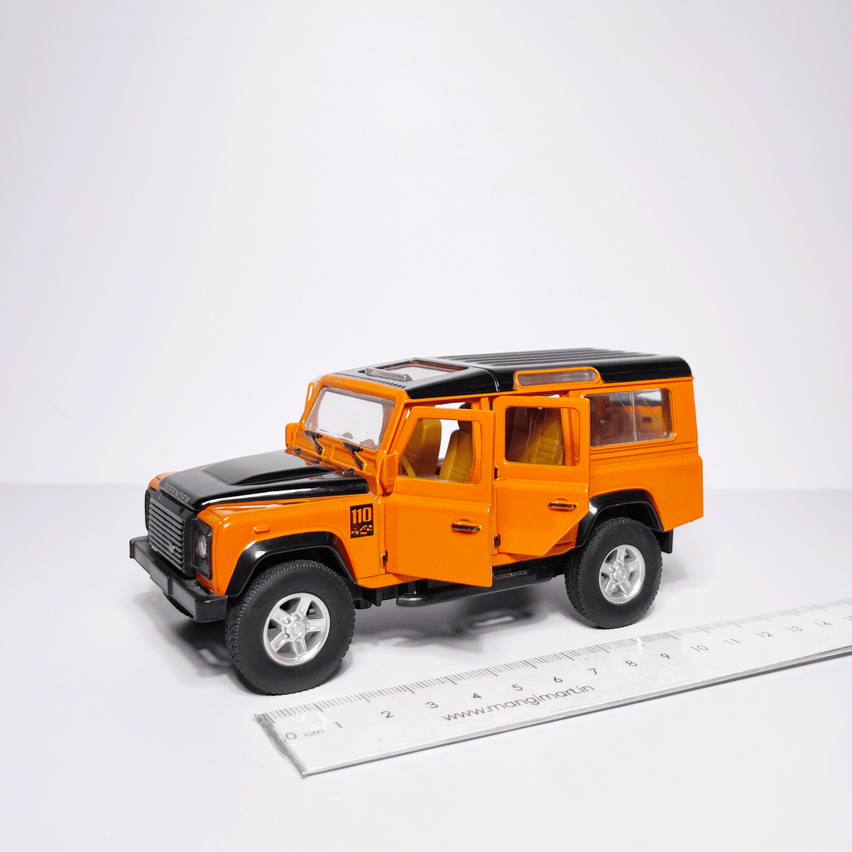 1:32 Vintage Defender Orange