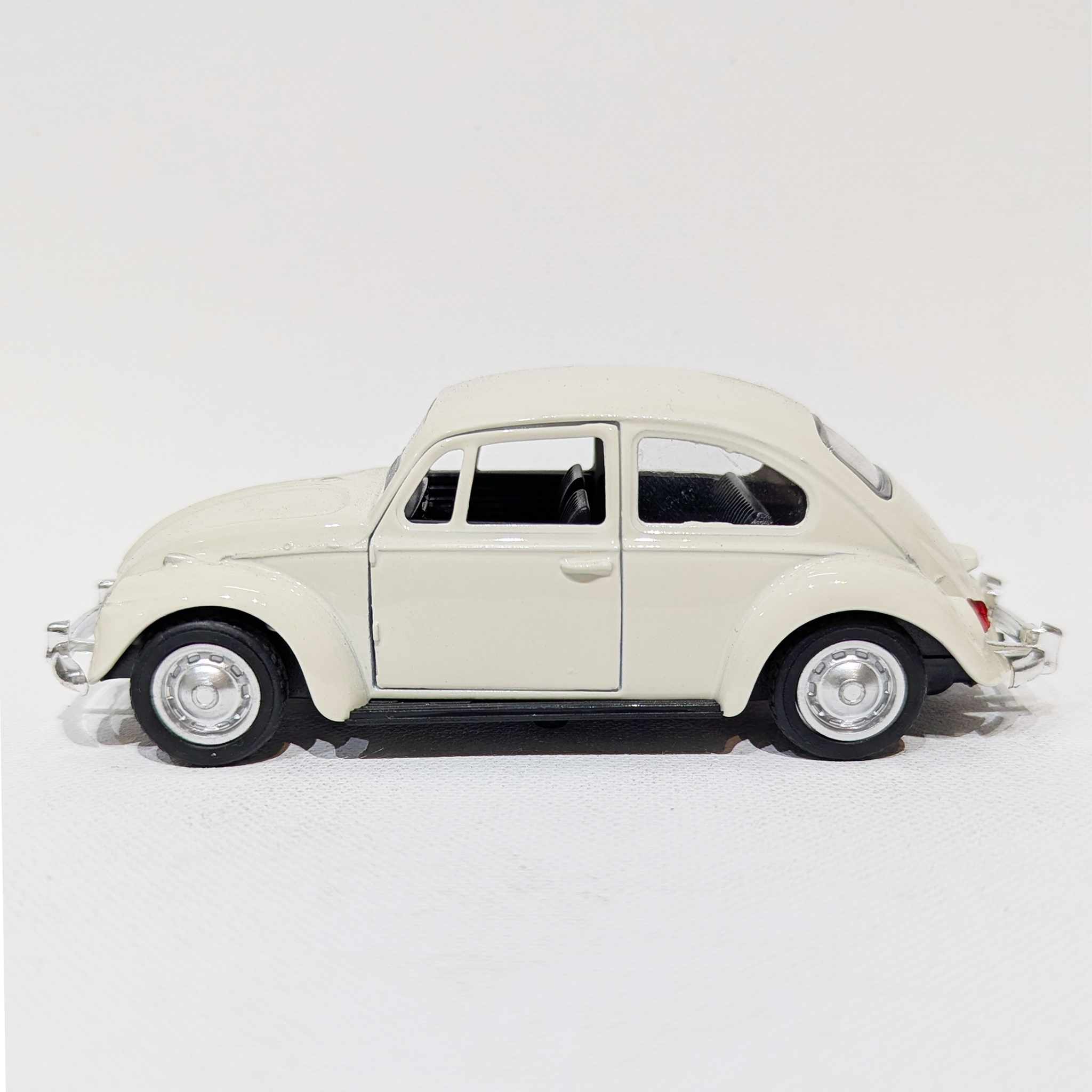 1:36 Classic Vintage Compact Car – Die-Cast Model
