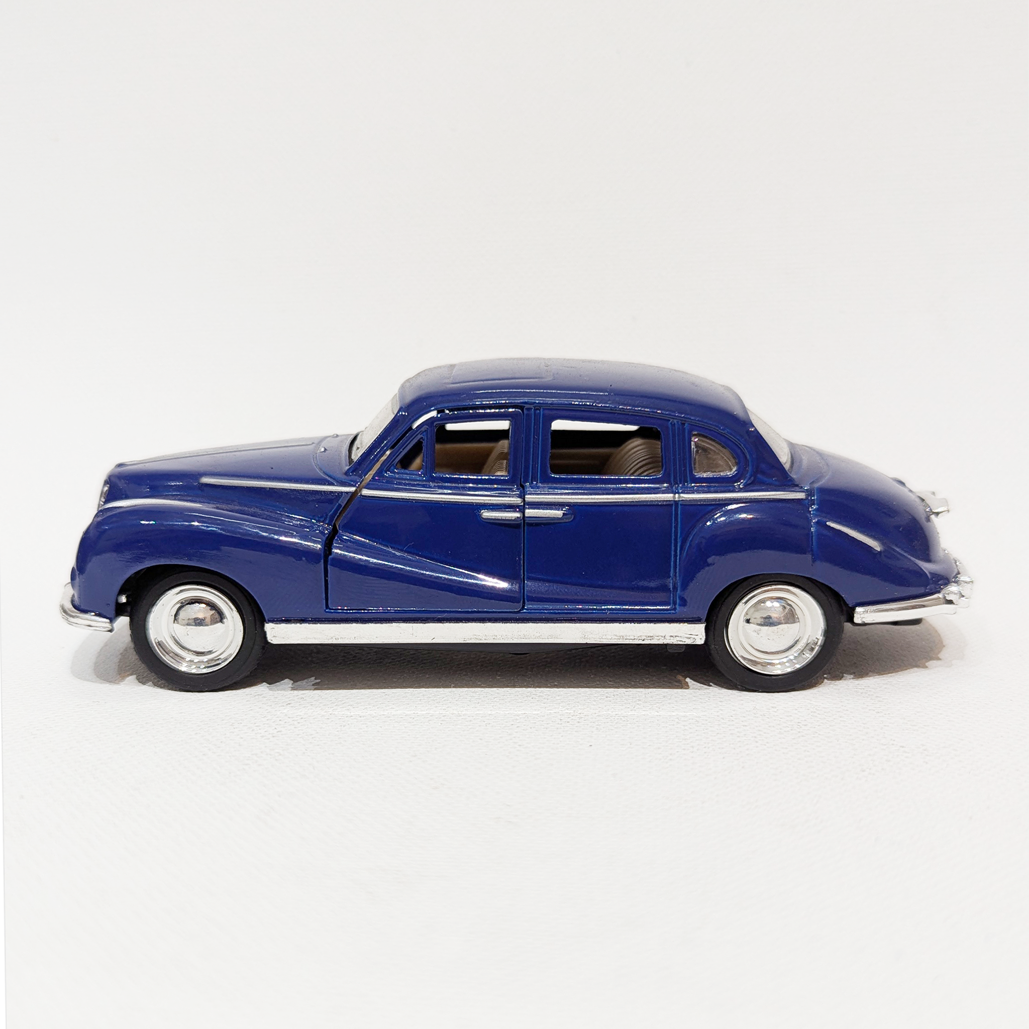 1:36 Classic Vintage Sedan – Die-Cast Model (Blue)