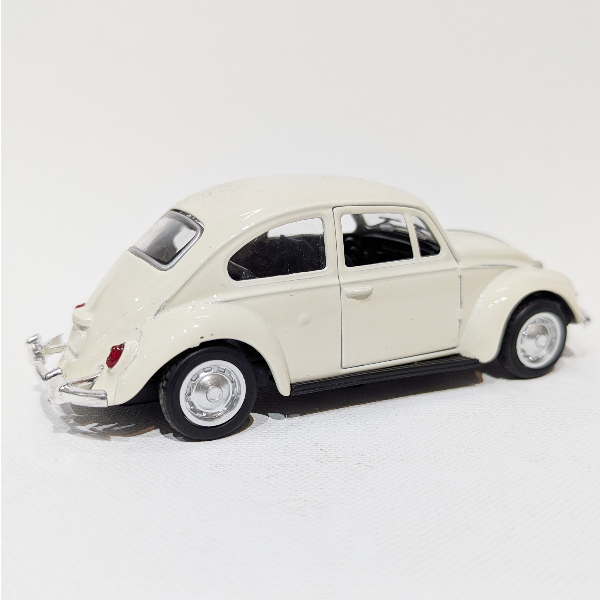 1:36 Classic Vintage Compact Car – Die-Cast Model