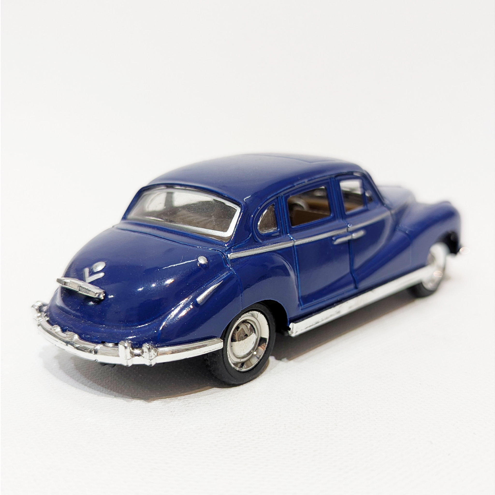 1:36 Classic Vintage Sedan – Die-Cast Model (Blue)
