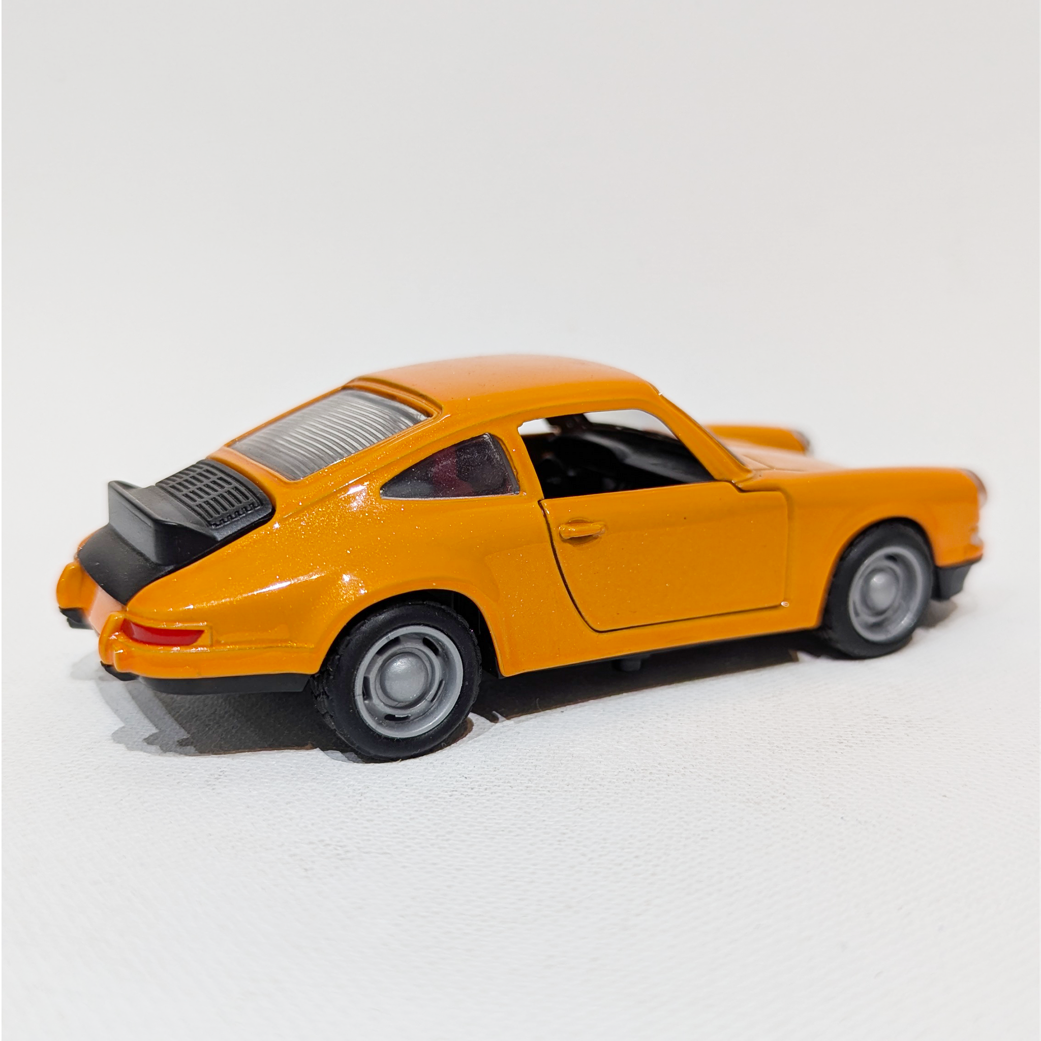 1:36 Classic Sports Coupe – Die-Cast Model (Orange)