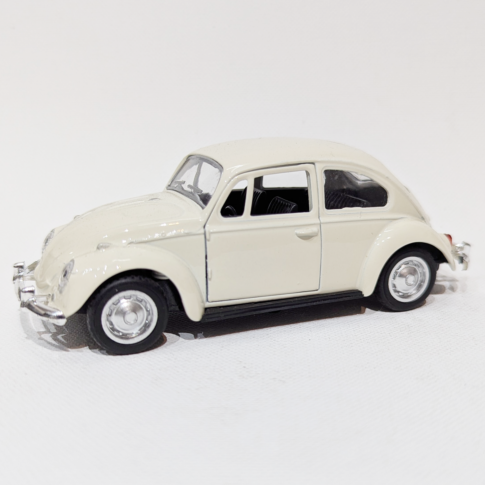 1:36 Classic Vintage Compact Car – Die-Cast Model