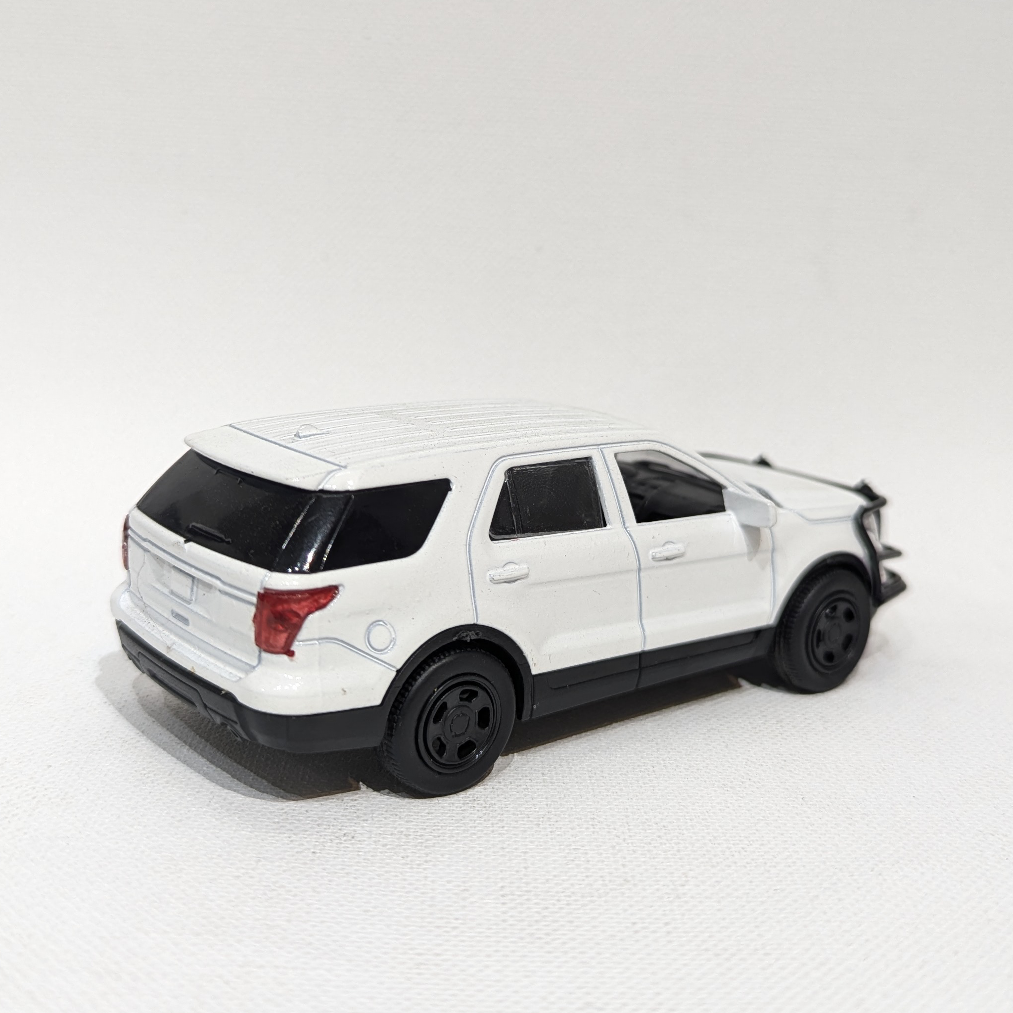 1:36 Modern Patrol SUV Model – Metal Body with Rubber Tyres (White)