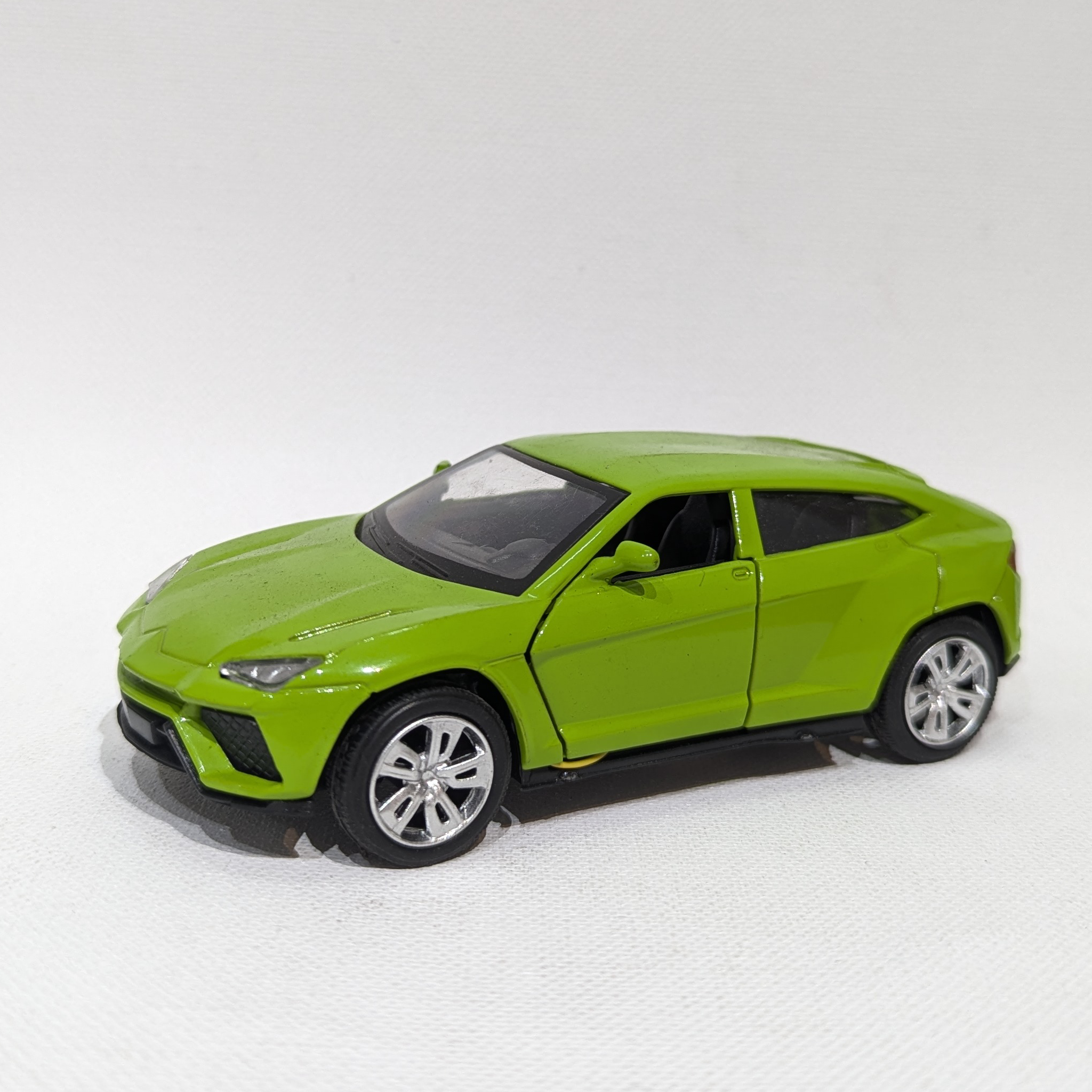 1:36 Premium Sport SUV Model – Metal Body (Green)