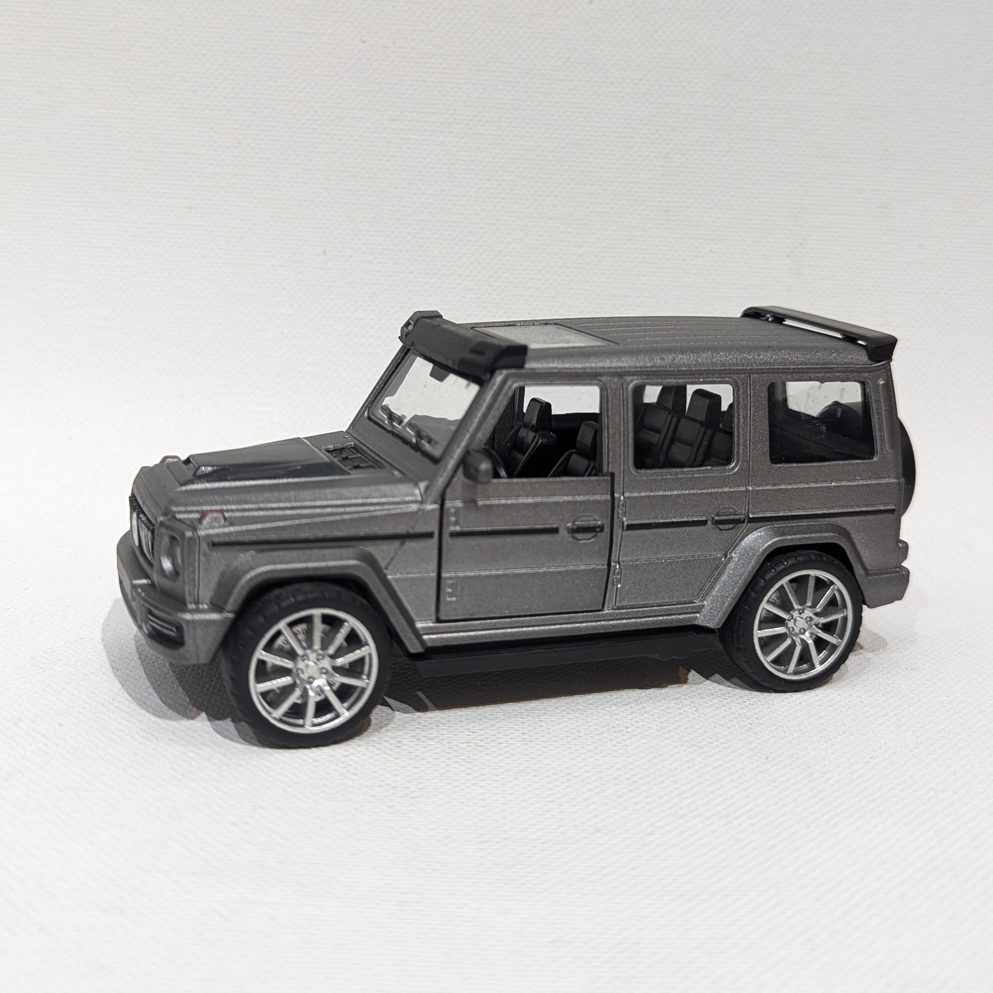 1:36 Boxy Luxury Off-Road SUV Model – Metal Body (Silver)