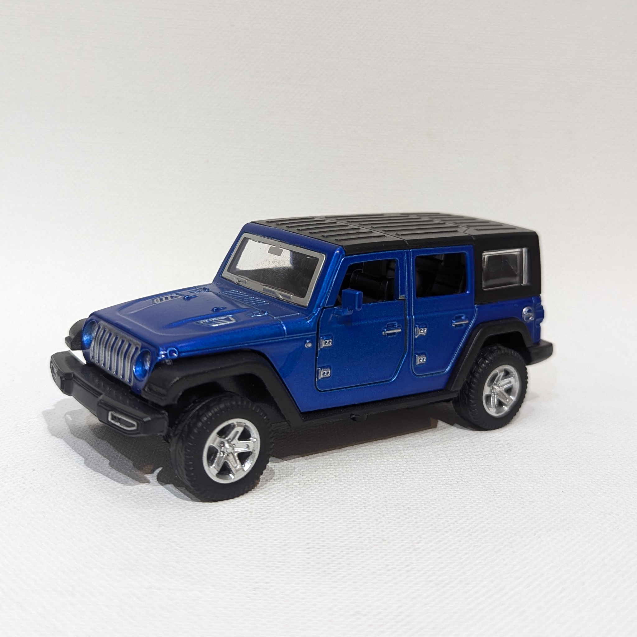 1:36 Classic Off-Road SUV Model – Metal Body (Blue and Black)
