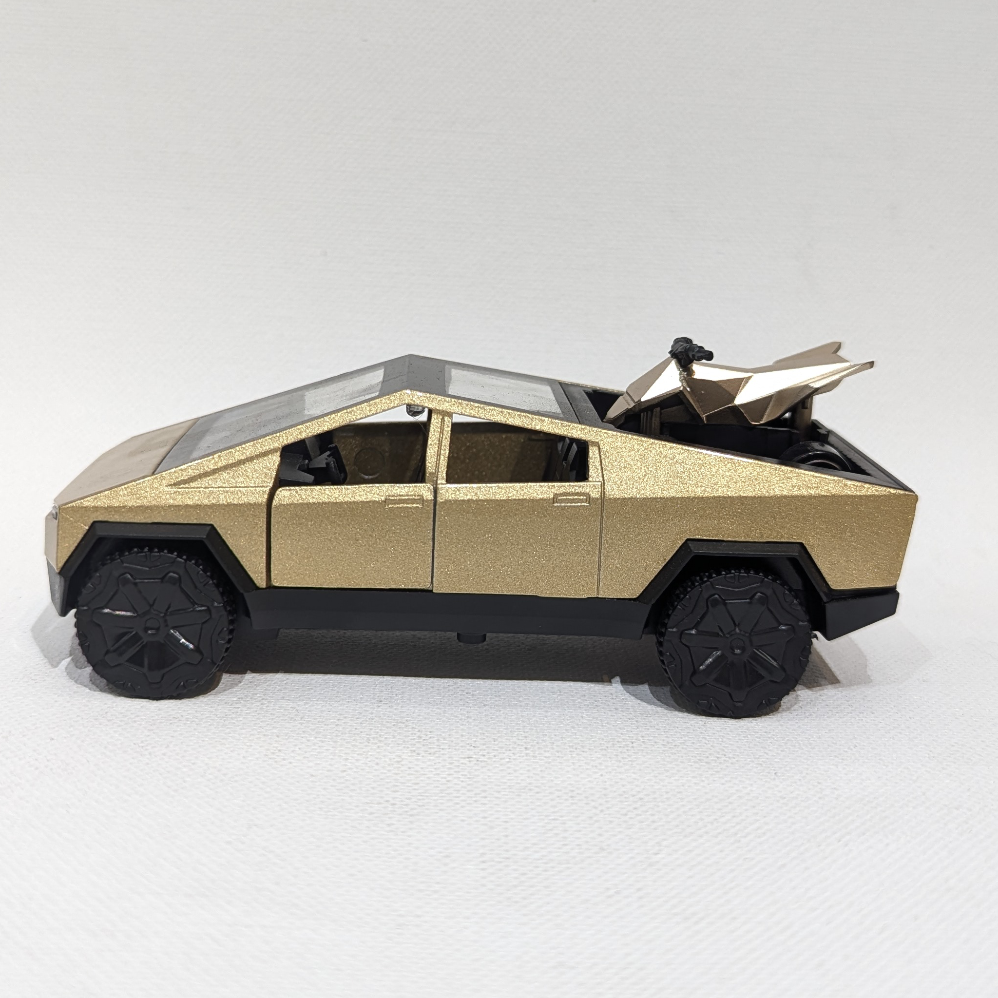 1:36 Futuristic Pickup Truck Model with Mini ATV – Metal Body