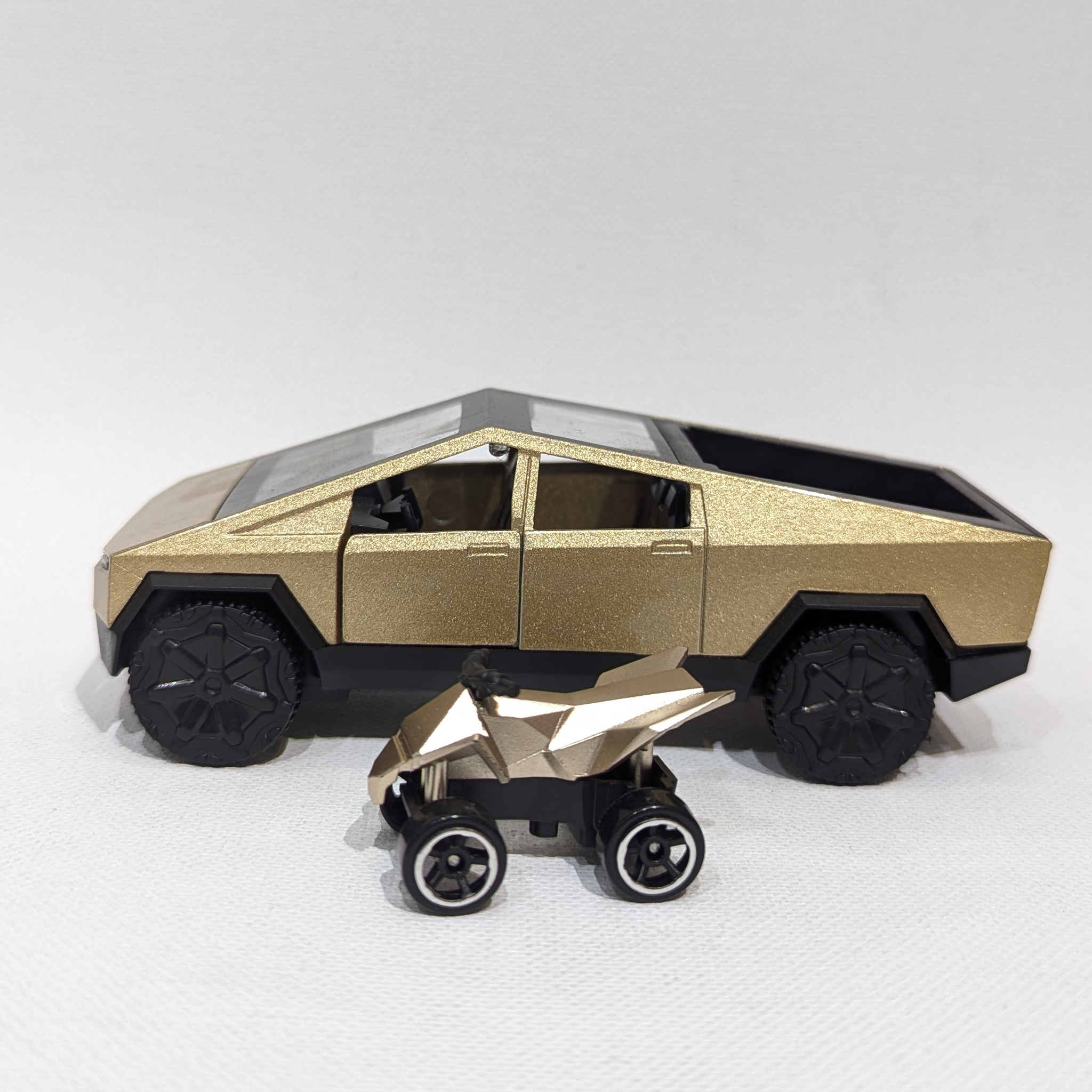 1:36 Futuristic Pickup Truck Model with Mini ATV – Metal Body