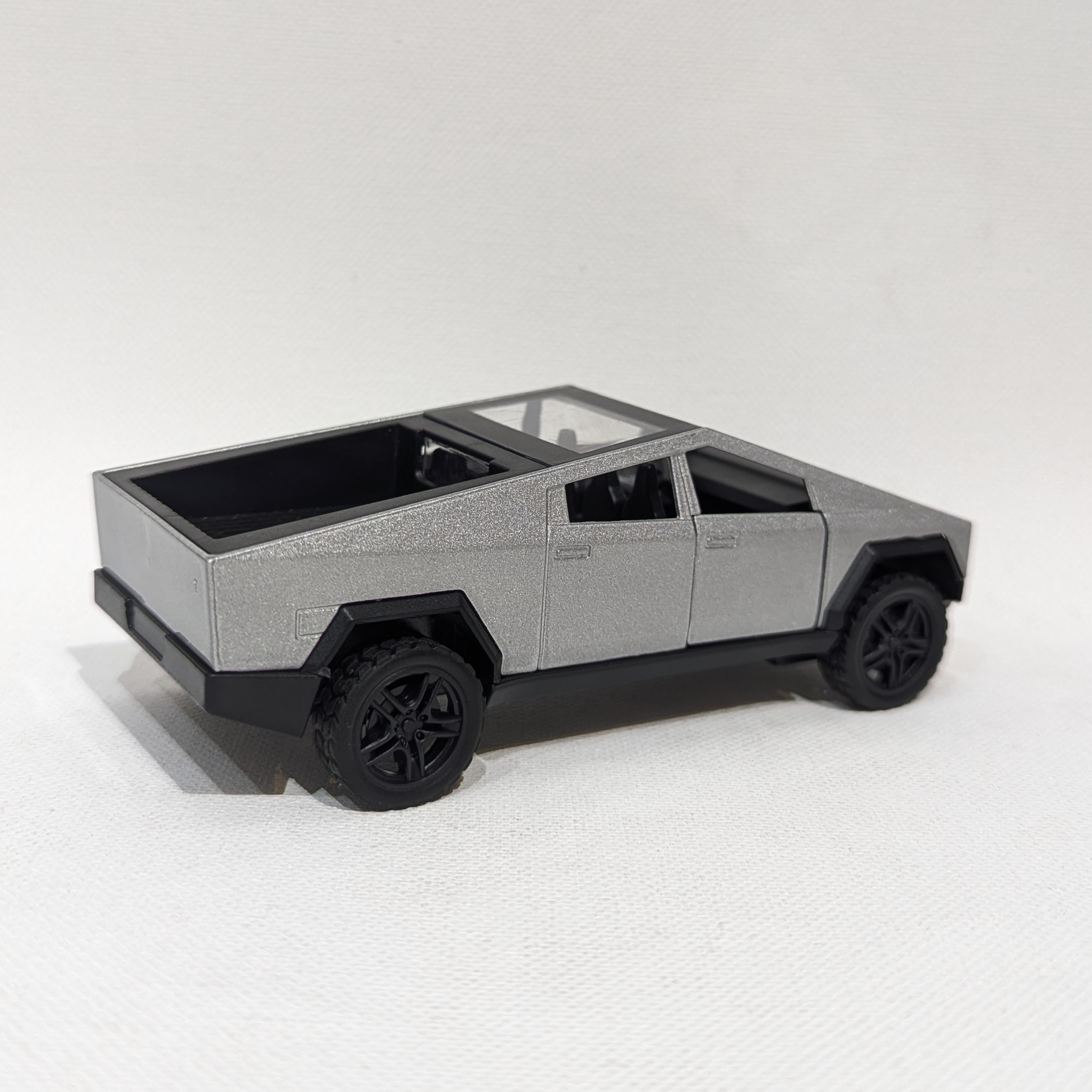 1:36 Futuristic Pickup Truck Model – Metal Body (Silver)