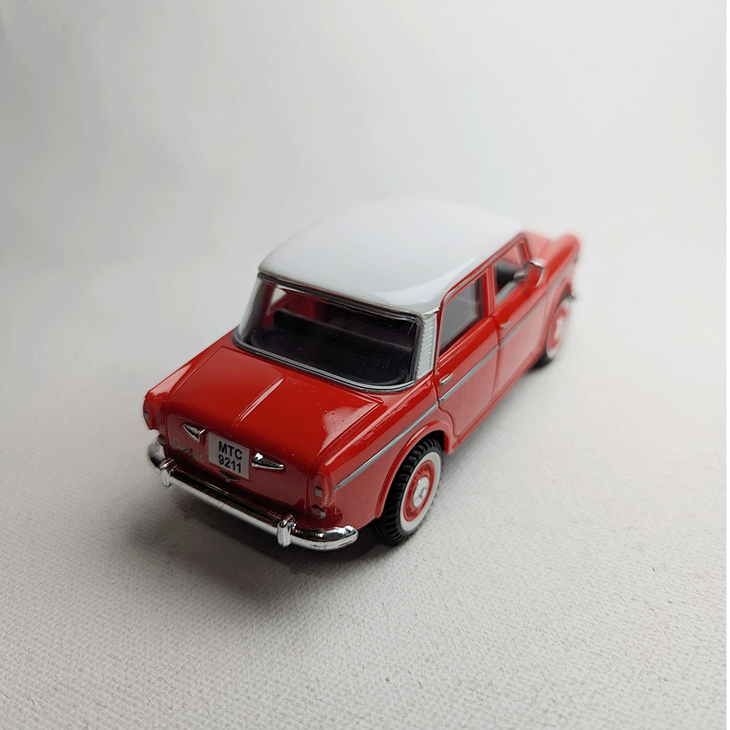 1:36 Padmini Plastic Diecast Red