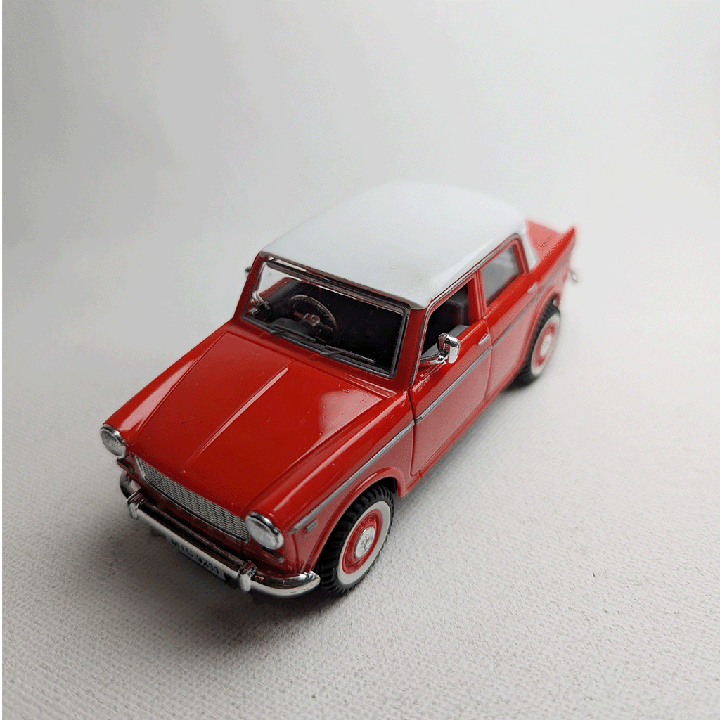 1:36 Padmini Plastic Diecast Red